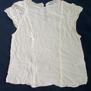 Lace sleeved Top